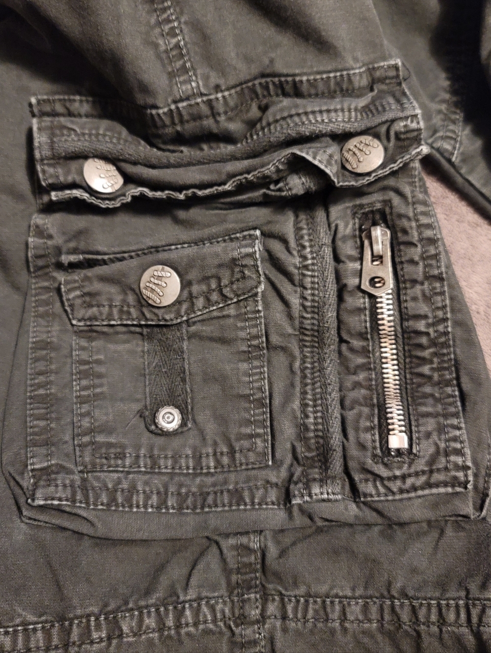 Route 66 Black Waistband Cargo Shorts. Size 30 - Picture 4 of 7